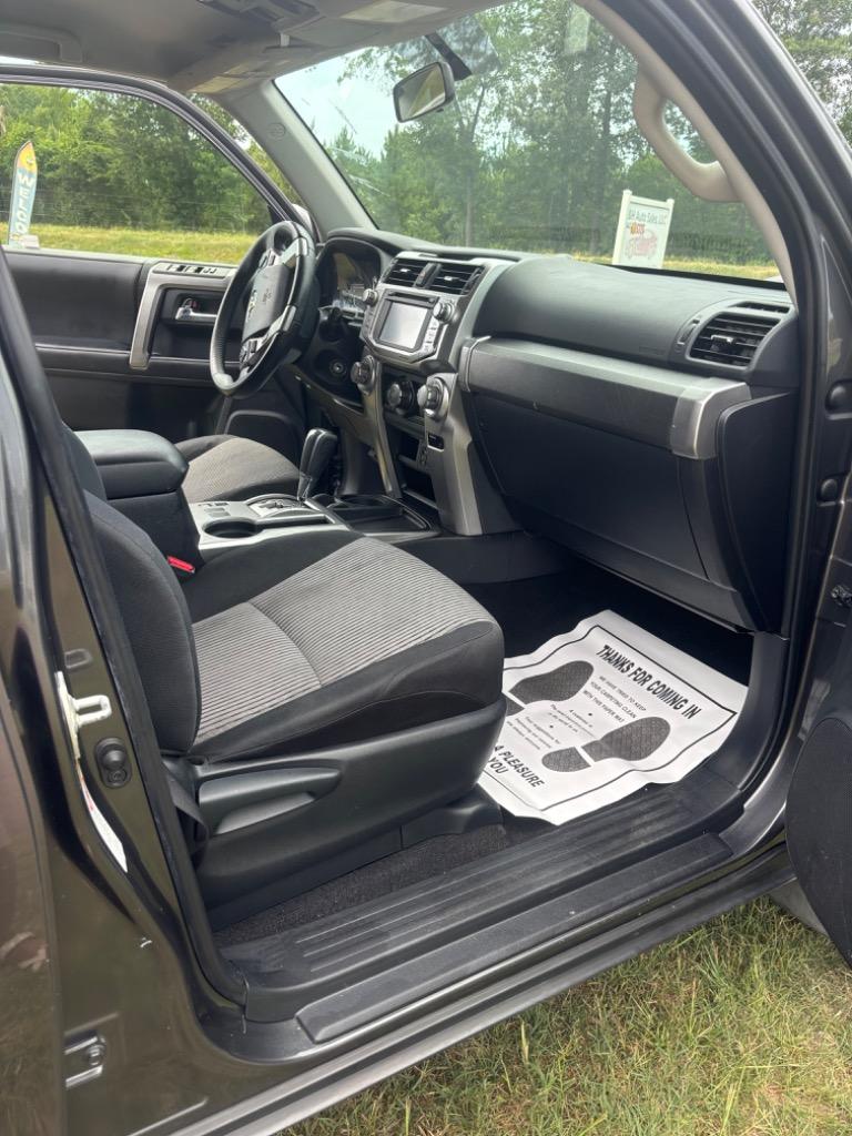 2018 Toyota 4Runner SR5 - Photo 9