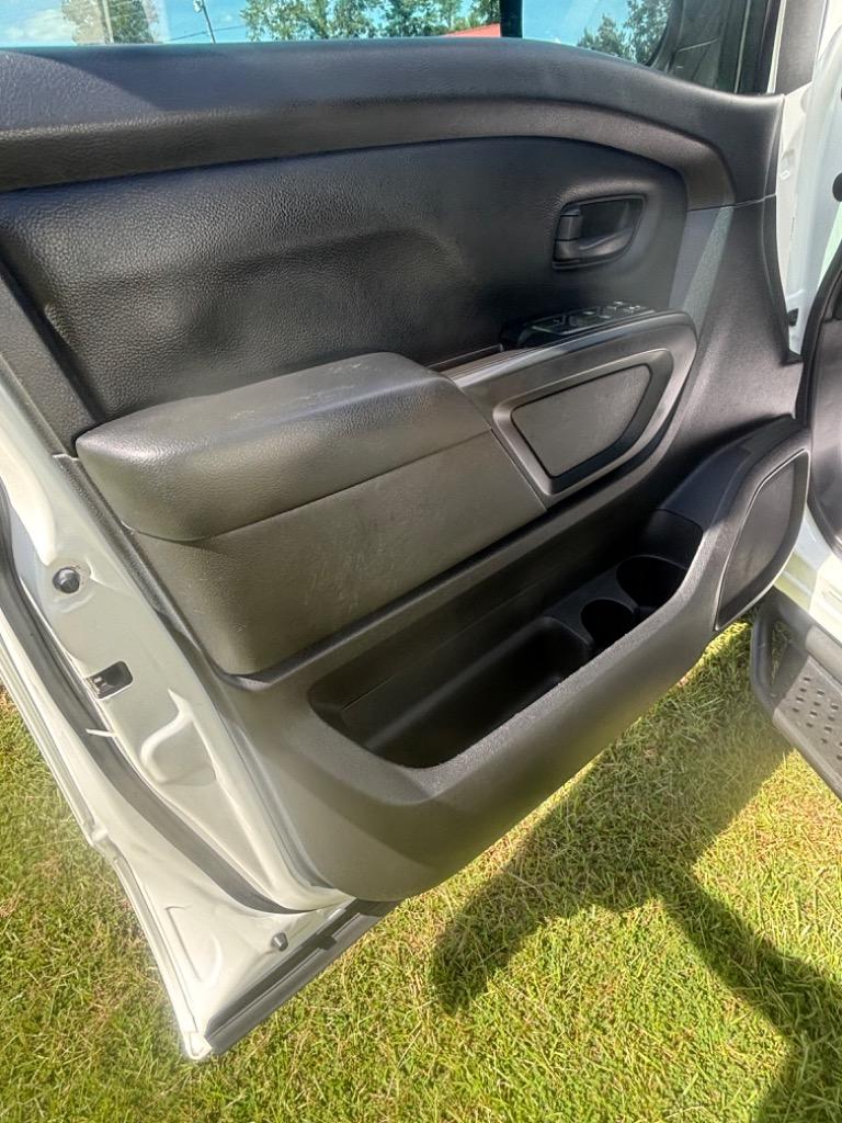 2021 Nissan Titan S - Photo 11