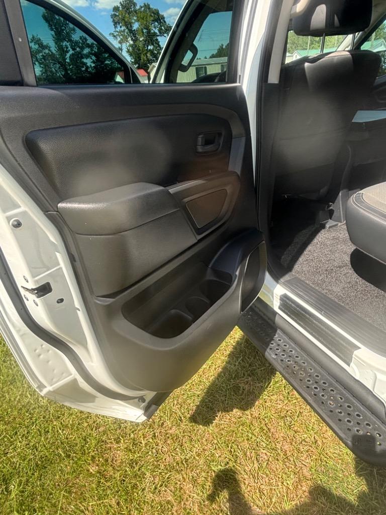 2021 Nissan Titan S - Photo 18